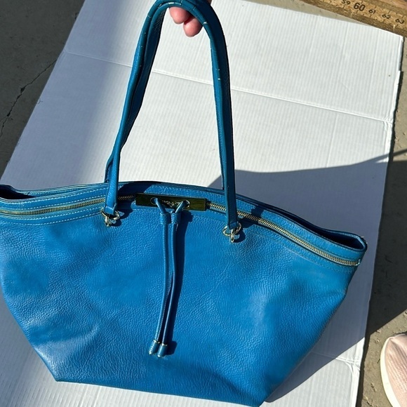 Olivia + Joy Handbags - Preloved Olivia + joy  blue tote  bag, double strap gold hardware